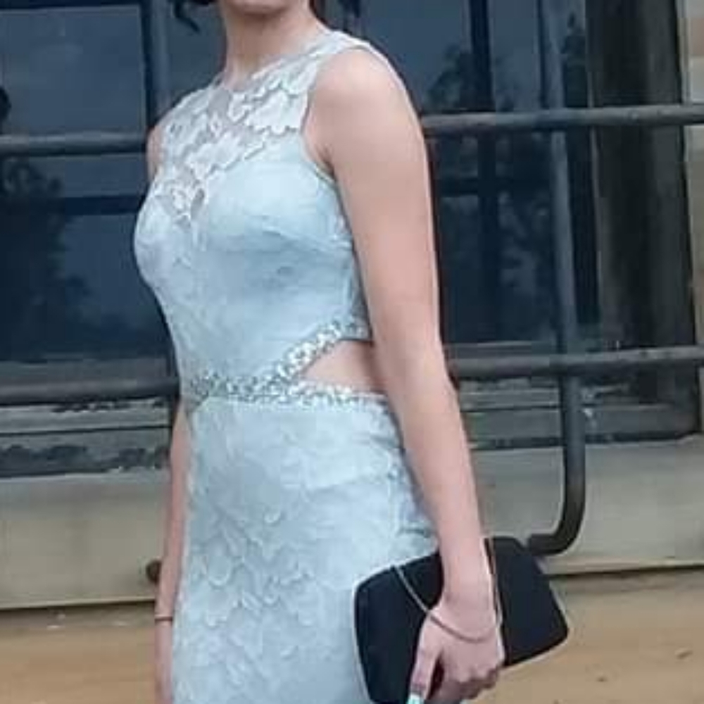 Prom dress - Picture 2 of 9